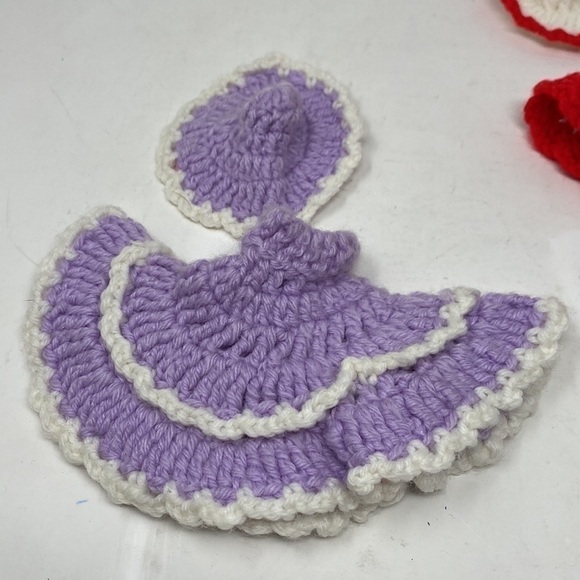 Barbie clothes hand knitted, crocheted outfits skirts with matching hats - Picture 3 of 5